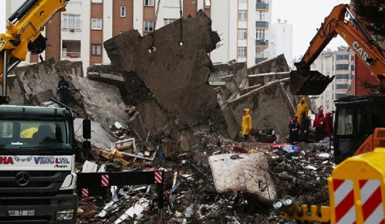 Число жертв землетрясения в Турции достигло 2921 человека