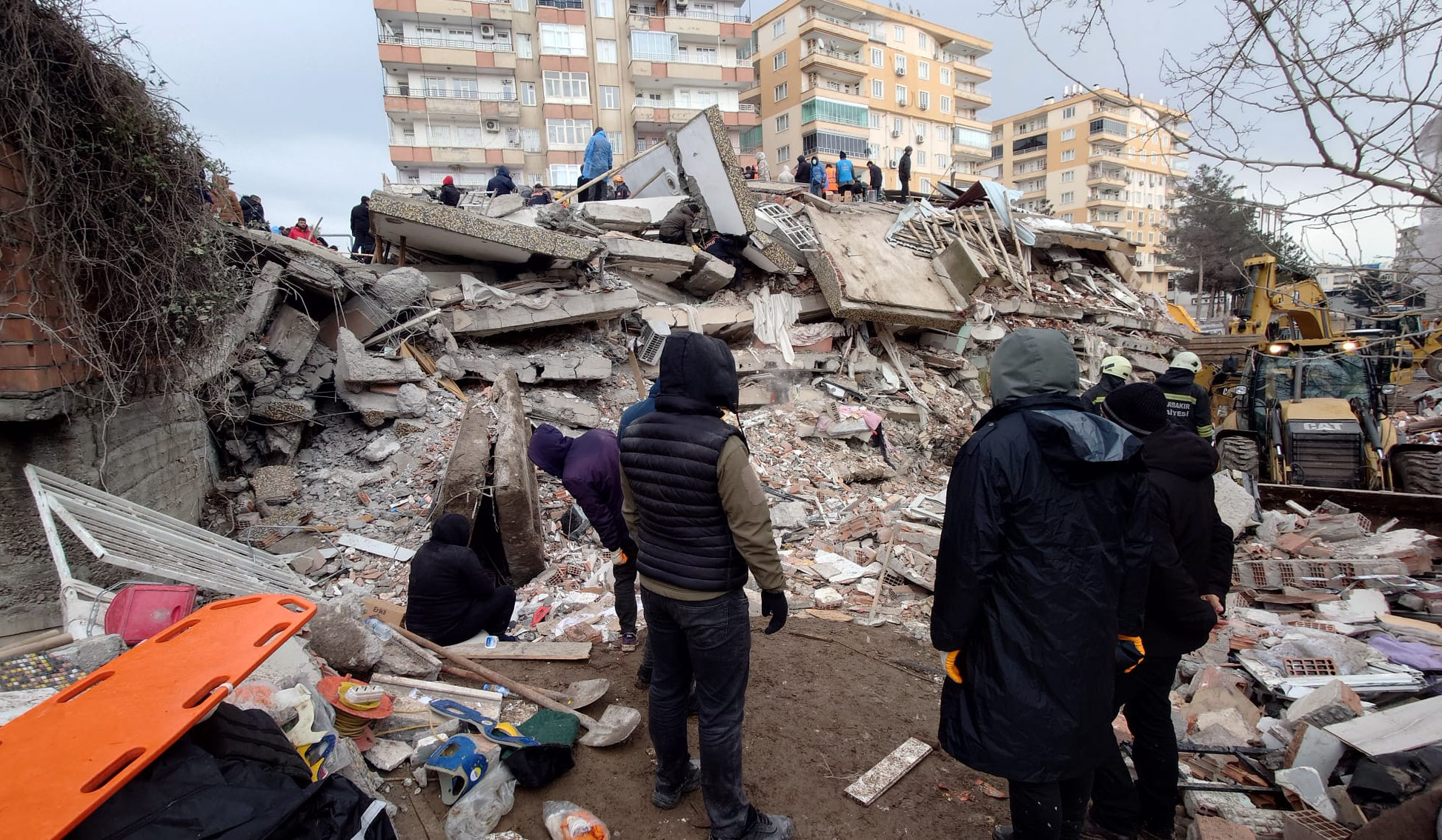 В результате землетрясения в Сирии погибли по меньшей мере 812 человек