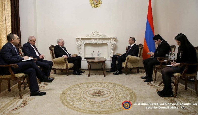 Секретарь Совета безопасности Армении Армен Григорян принял Игоря Ховаева