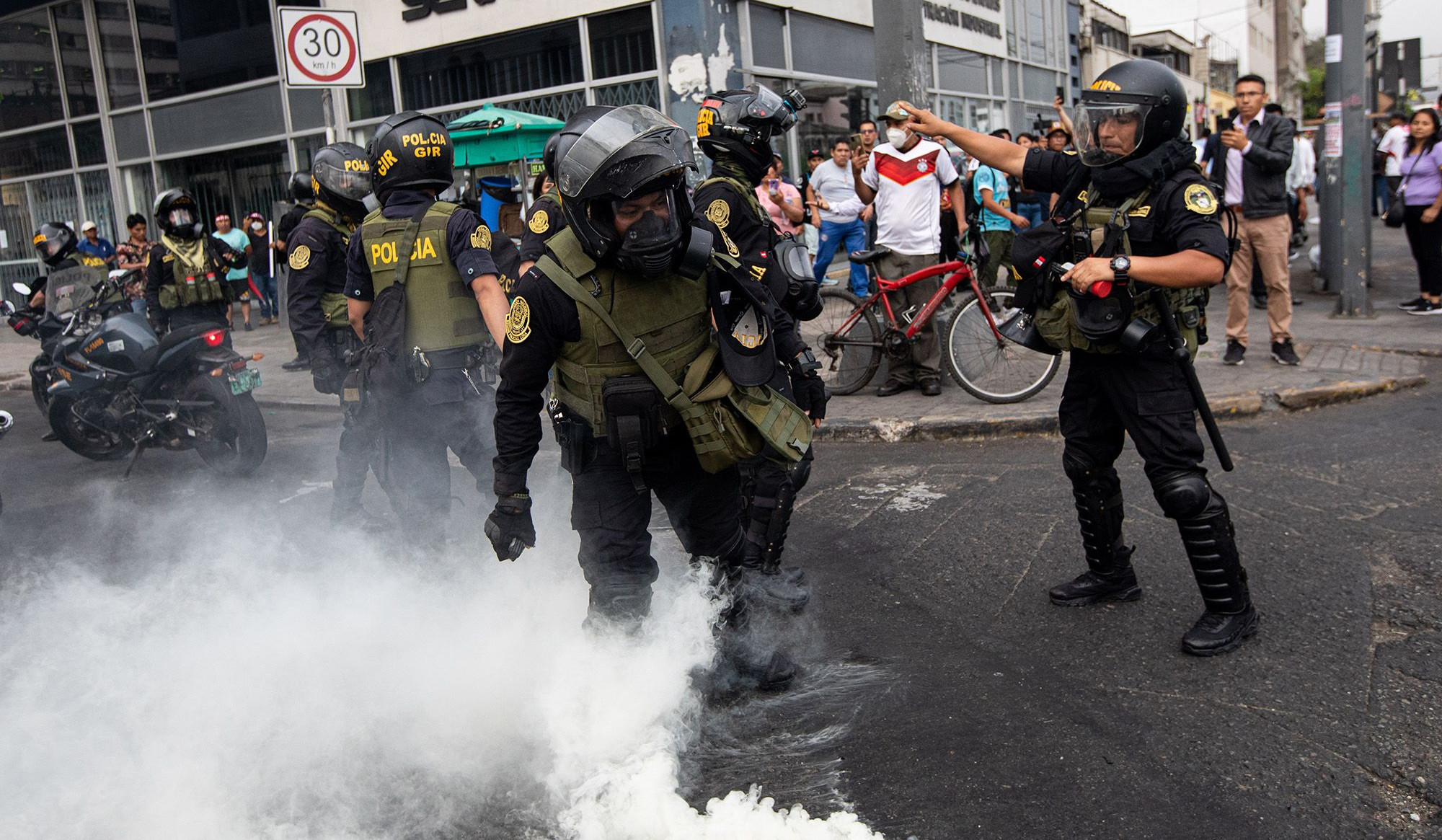 Tension grows between protesters and police in Peru protests