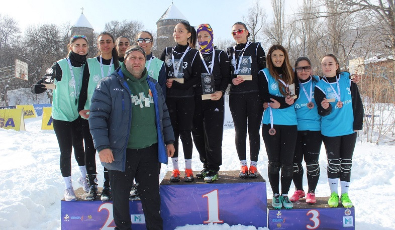 Ծաղկաձորում անցկացվել է ձյան վոլեյբոլի Հայաստանի տղամարդկանց և կանանց առաջնությունը