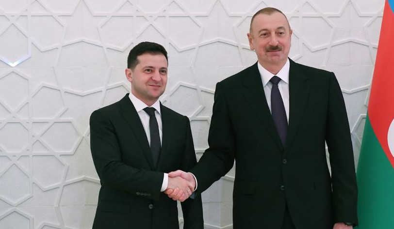 Зеленский поблагодарил Алиева за поддержку территориальной целостности Украины