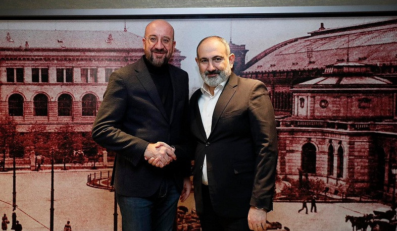 Prime Minister of Armenia Pashinyan holds informal meeting with Charles Michel