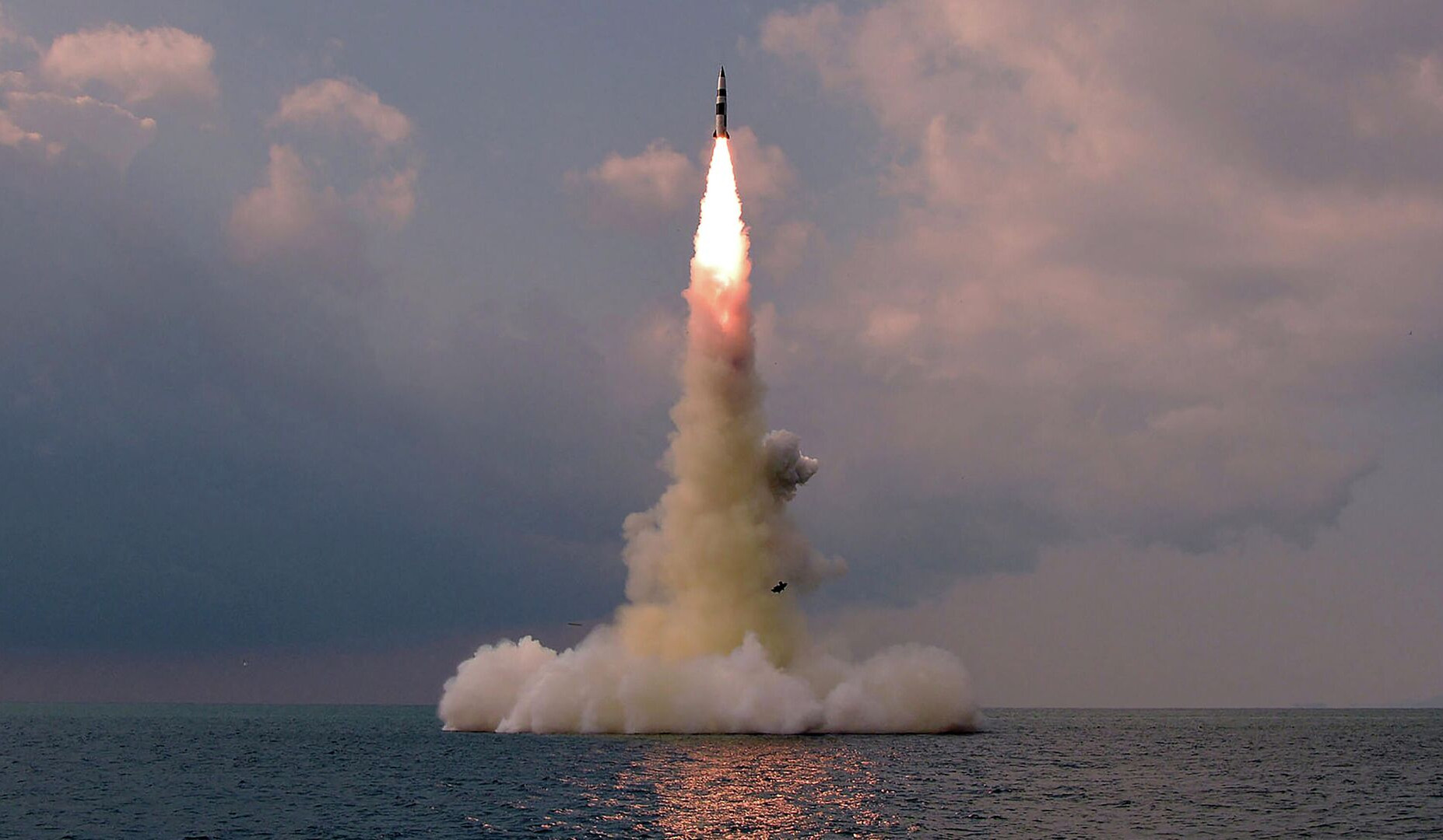 Северная Корея запустила еще одну баллистическую ракету в сторону Японского моря
