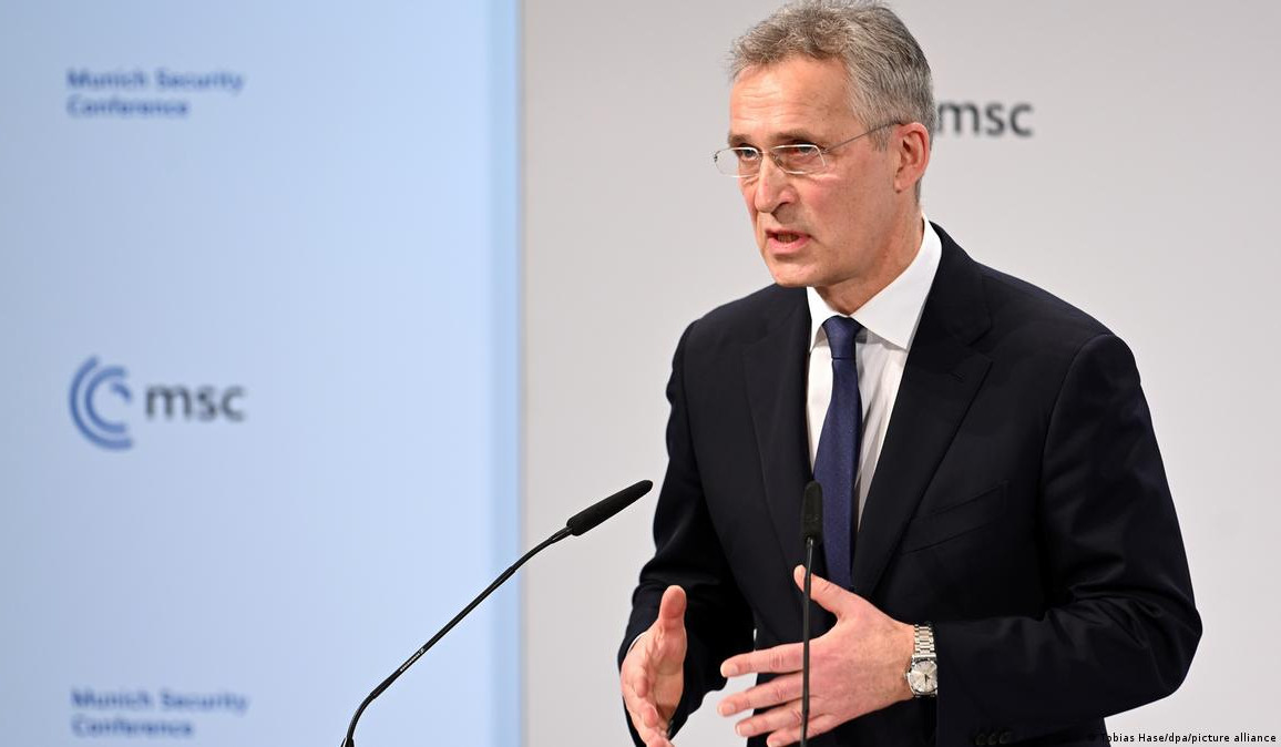 Установление мира на Украине возможно только путем поставок Киеву оружия: Столтенберг