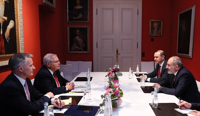 PM Pashinyan meets with Bob Menendez