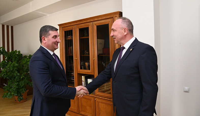Գնել Սանոսյանը և Բելառուսի դեսպանը քննարկել են շինարարության ոլորտում համագործակցության հարցեր