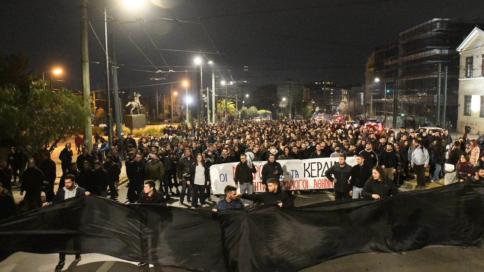 Police, protesters scuffle in Athens after demonstration against train operator