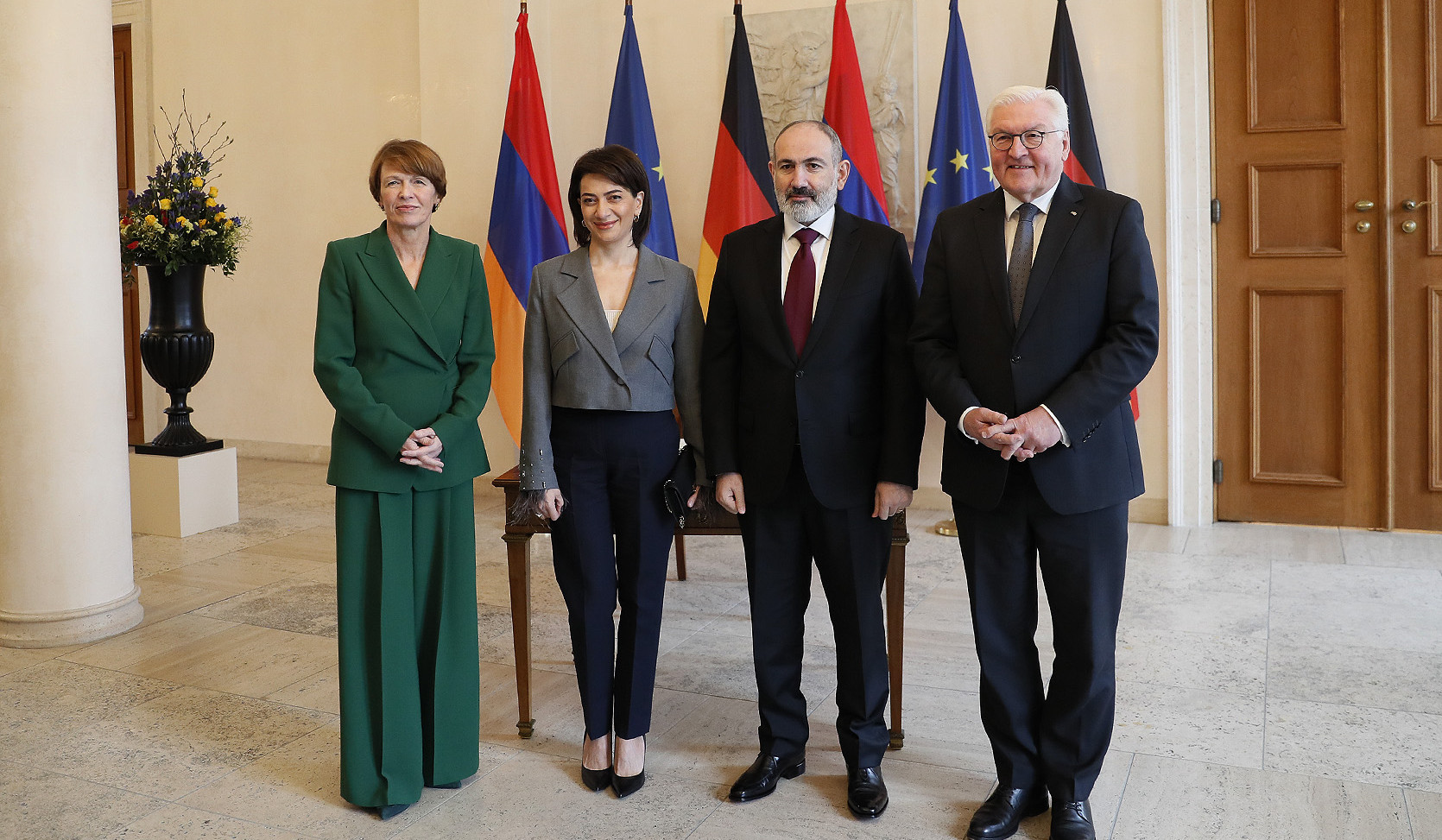 Никол Пашинян провел встречу с Франком-Вальтером Штайнмайером, госпожа Акопян - с супругой президента ФРГ