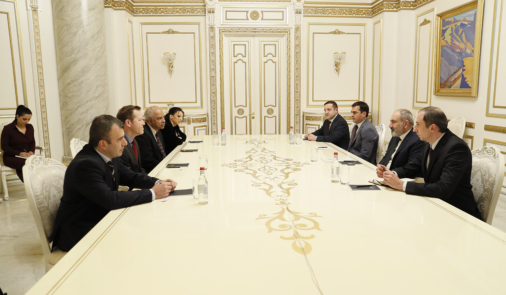 Nikol Paşinyan “Microchip Technology” şirkətinin üzrə vitse-prezidenti ilə görüşüb