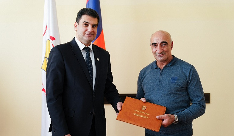 Երևանի մետրոպոլիտենի 42-ամյակի առթիվ քաղաքապետը մեդալներ և պատվոգրեր է հանձնել բազմափորձ աշխատակիցներին