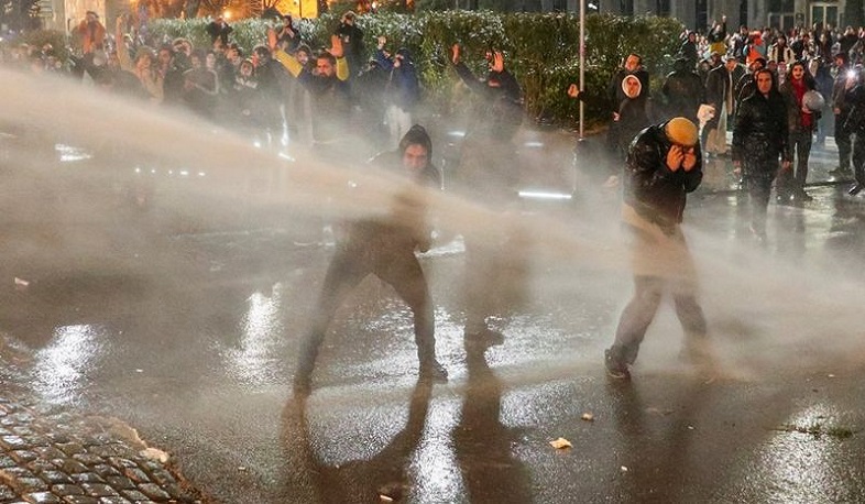 Թբիլիսիում Վրաստանի «օտարերկրյա գործակալների» օրենքի դեմ բողոքի ցույցերն ուղեկցվել են ոստիկանության հետ բախումներով