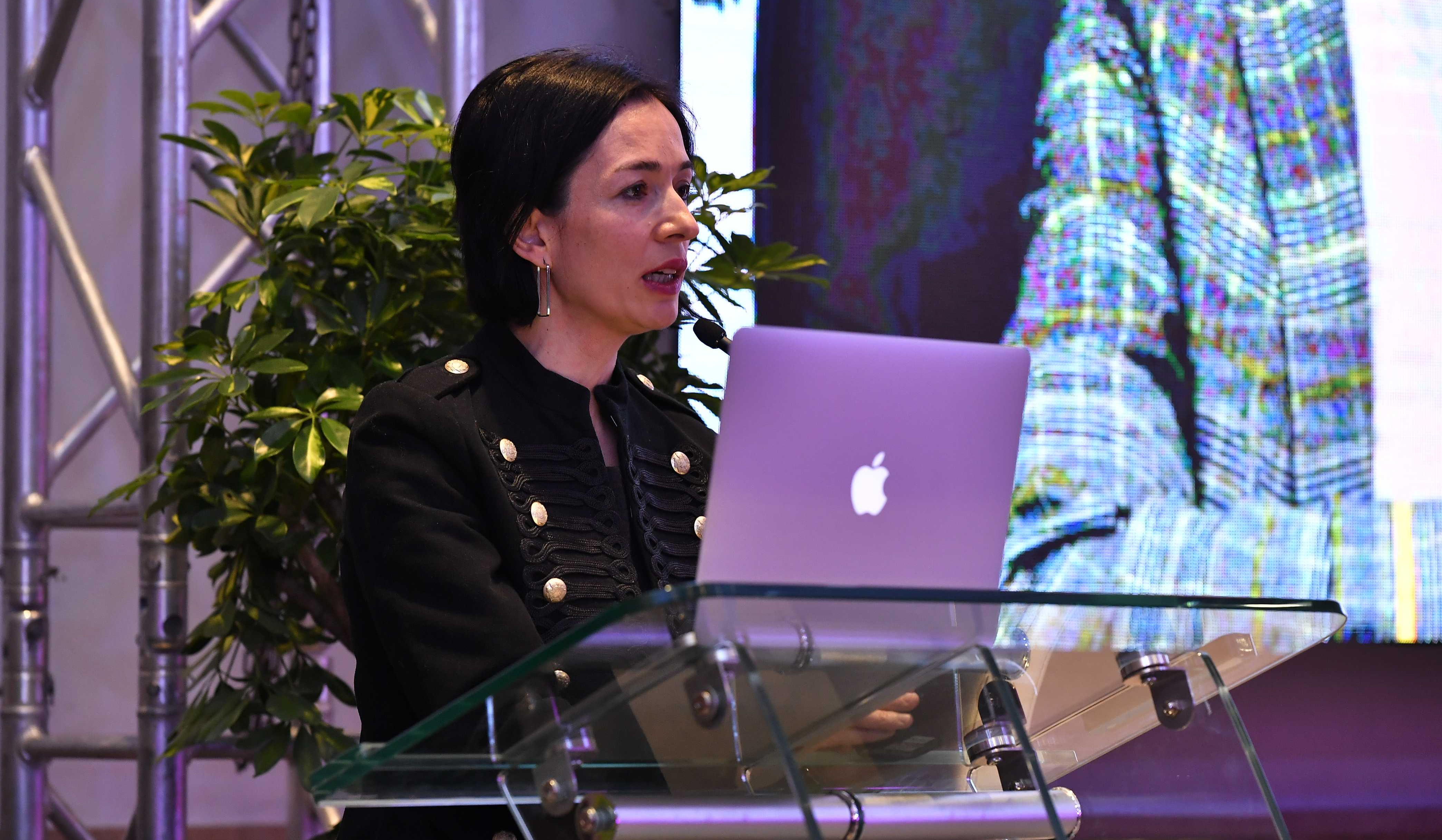 Կանանց բոլոր արձանները ապանձնավորված են, արտահայտում են որևէ հավաքական կերպար կամ զգացմունք․ Ժաննա Անդրեասյան