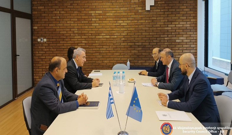 Армен Григорян представил советнику премьер-министра Греции вызовы внешней политики РА