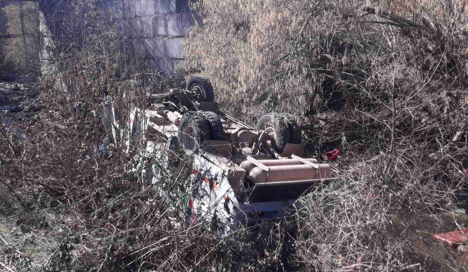 Կապան-Նորաշենիկ ավտոճանապարհին դպրոցականների տեղափոխող ավտոբուսն ընկել է գետը, կան զոհ և վիրավորներ