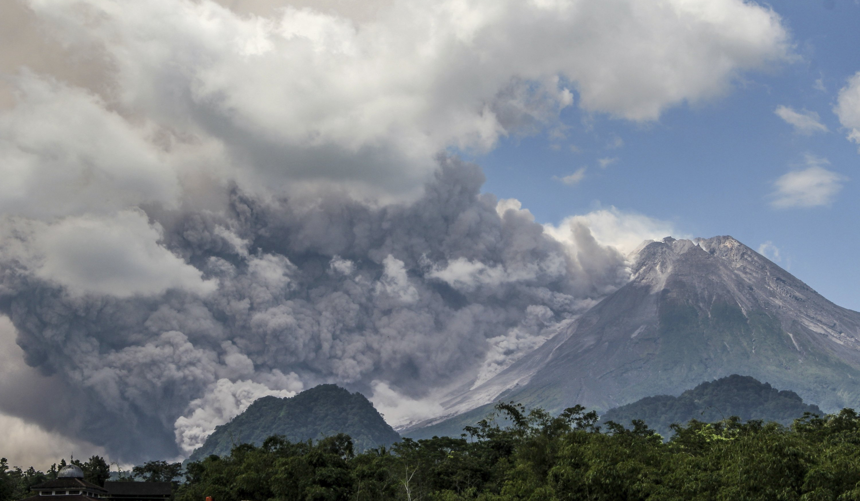 На индонезийском острове Ява произошло извержение вулкана Мерапи.