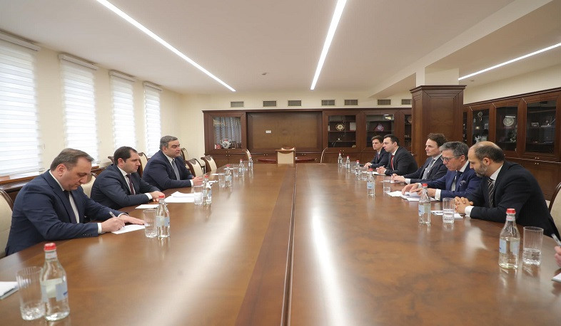 Suren Papikyan presented latest developments in region to former Secretary-General of NATO