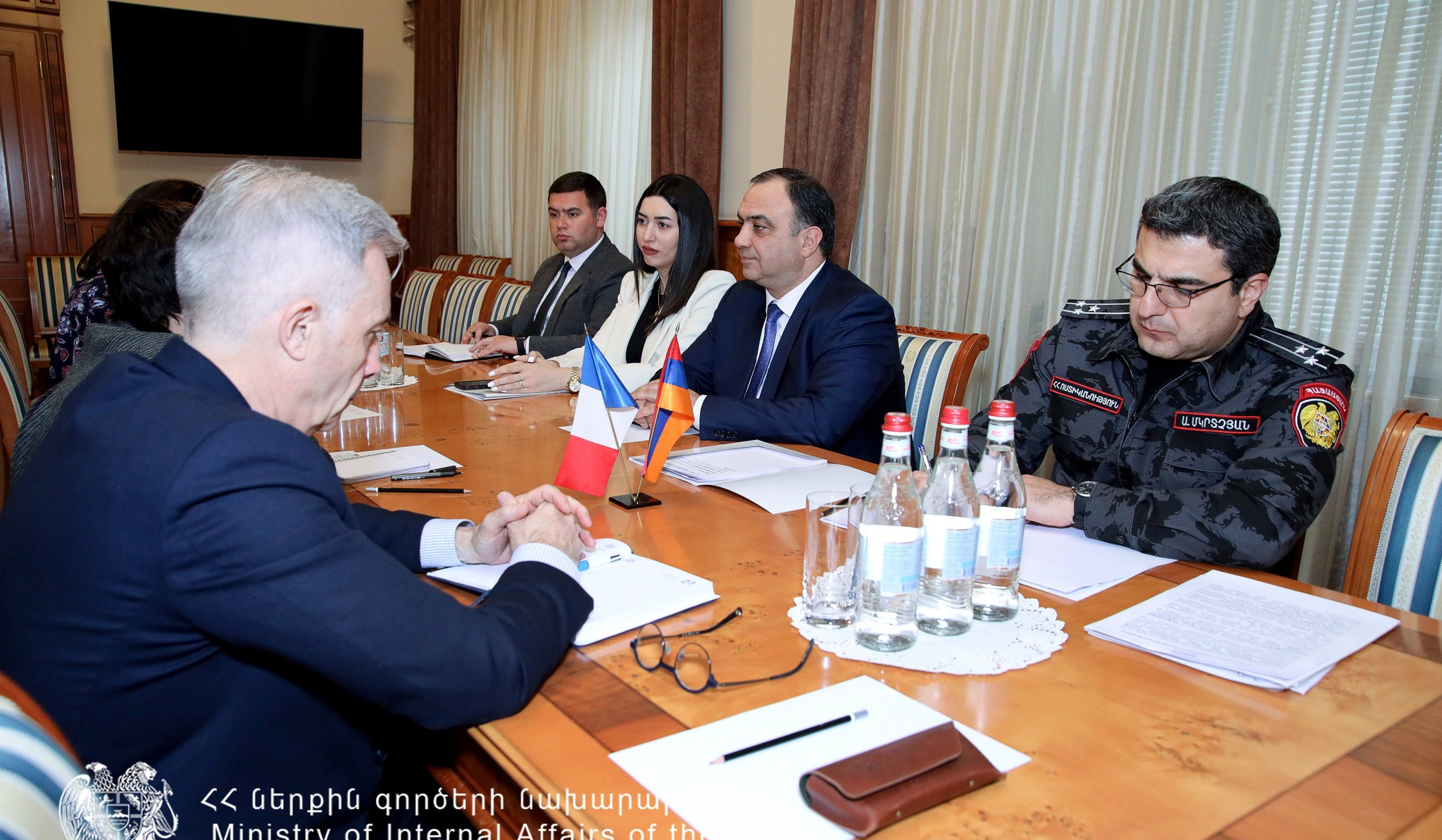 Ֆրանսիան պատրաստակամ է աջակցելու ՆԳ նախարարությանը․ Վահե Ղազարյանն ընդունել է Անն Լույոյին