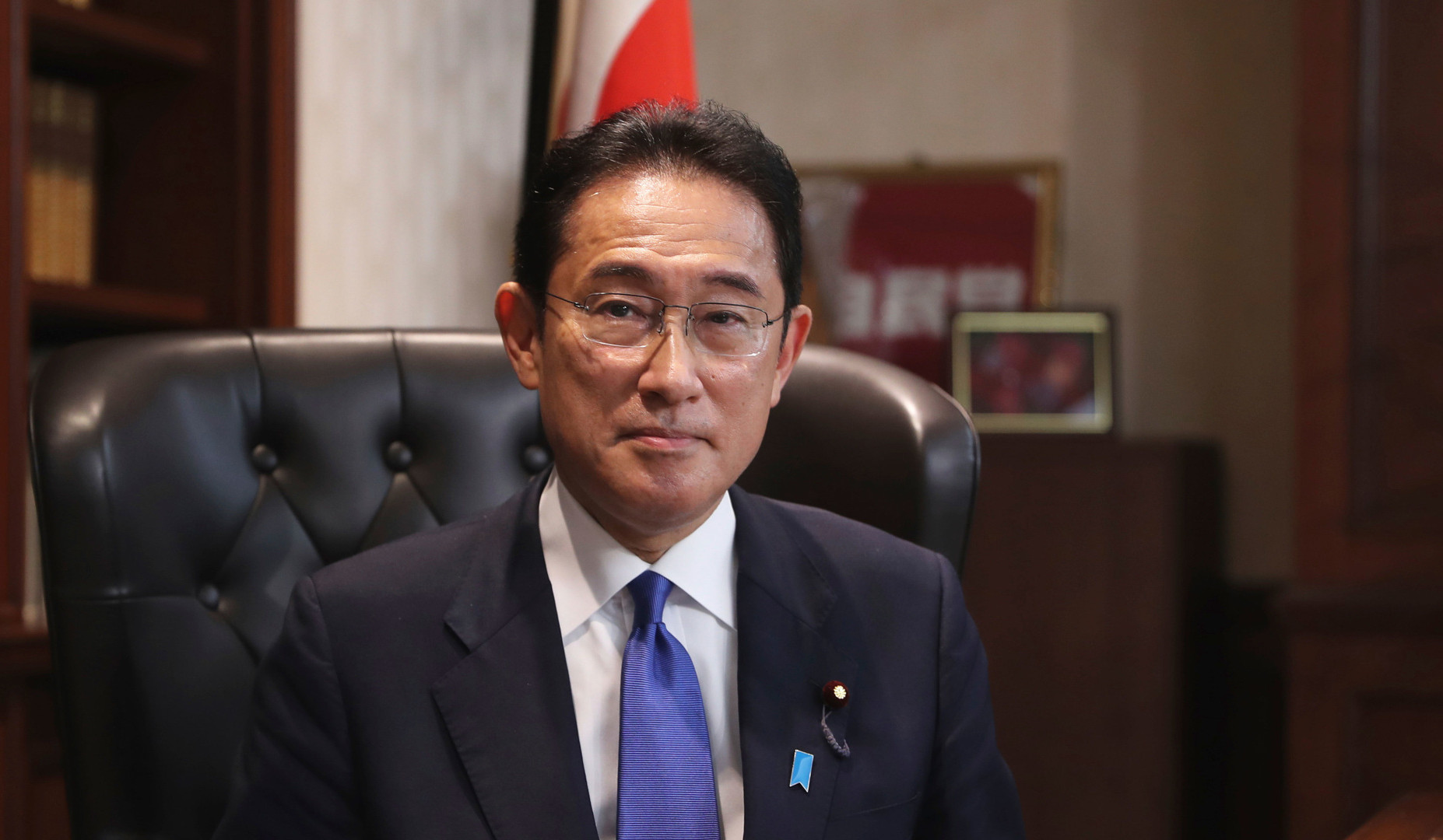 Премьер-министр Японии прибыл в Киев на встречу с Зеленским