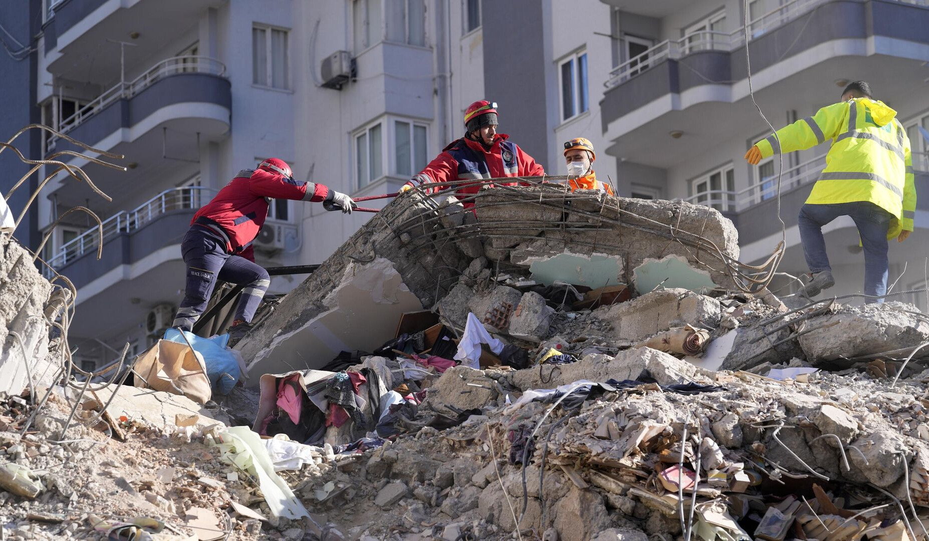 В Турции более 1,3 тыс. человек проходят по делам о разрушении зданий