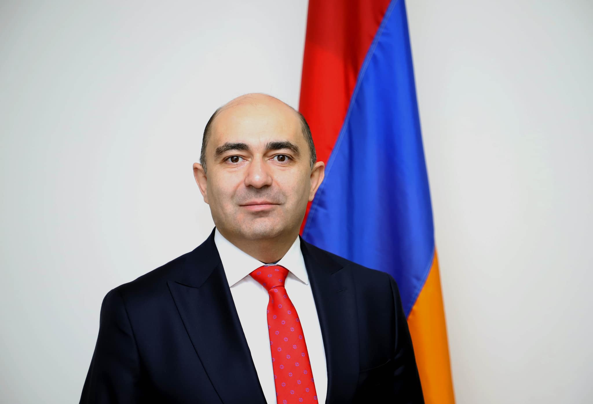 Nagorno-Karabakh tidak ada bandingannya dengan orang Serbia di Donetsk, Luhansk atau Kosovo dalam hal sejarah hukum dan politiknya.  Marukyan