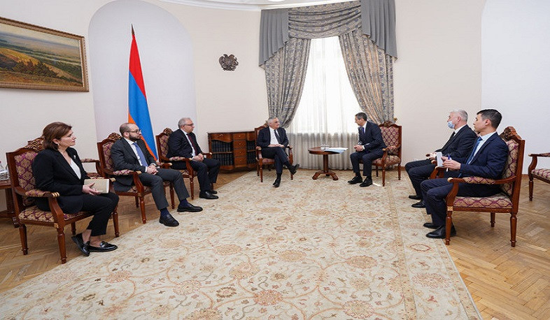 Вице-премьер Мгер Григорян принял Чрезвычайного и Полномочного посла Казахстана в Армении Болата Иманбаева