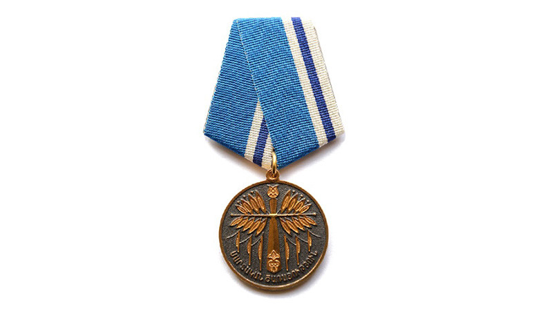 Arshak Sargsyan, seorang tentara yang terbunuh oleh tembakan musuh di Yeraskh, dianugerahi Medali Layanan Tempur secara anumerta.