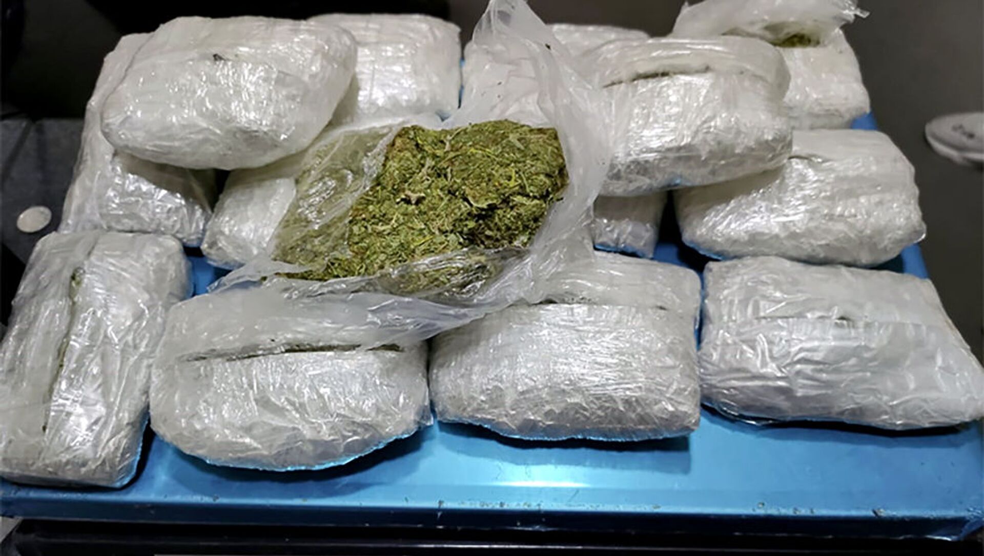 Polisi mengungkap lebih dari 20 kasus perdagangan narkoba dalam dua hari