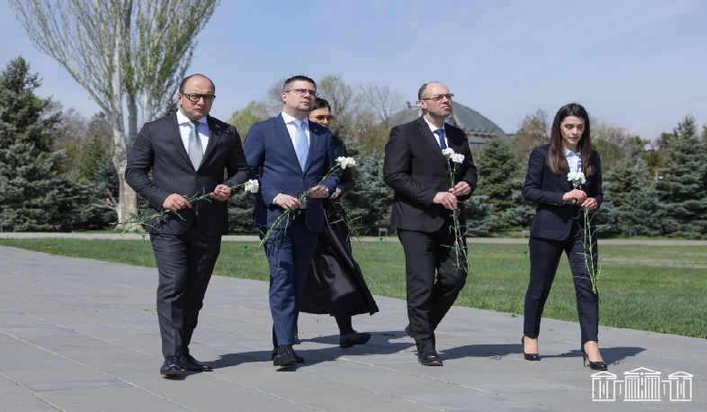 Xorvatiya deputatları Tsitsernakaberd memorial kompleksini ziyarət ediblər