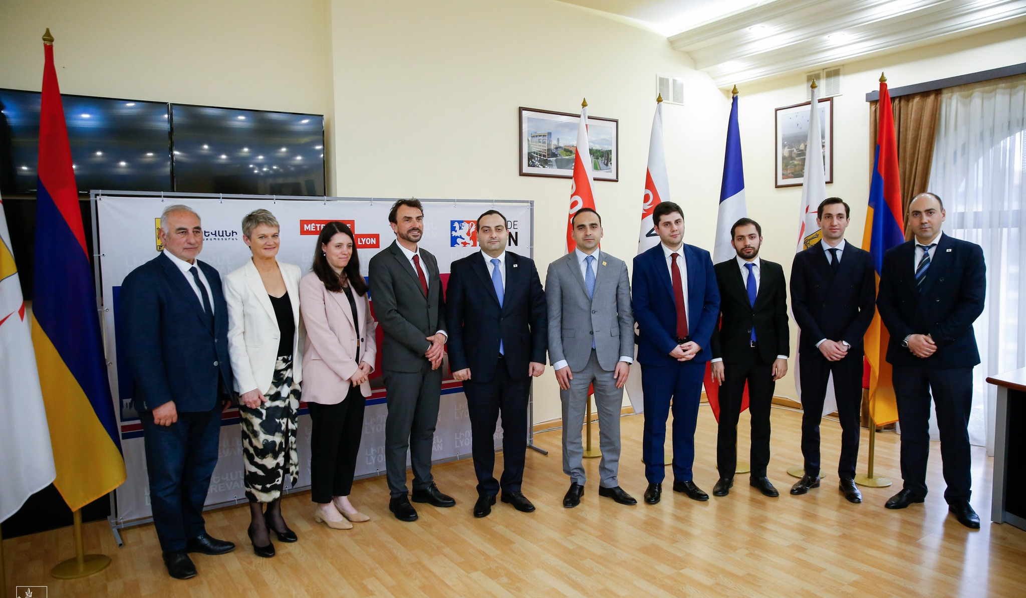 Yerevan and Lyon to expand cooperation programs