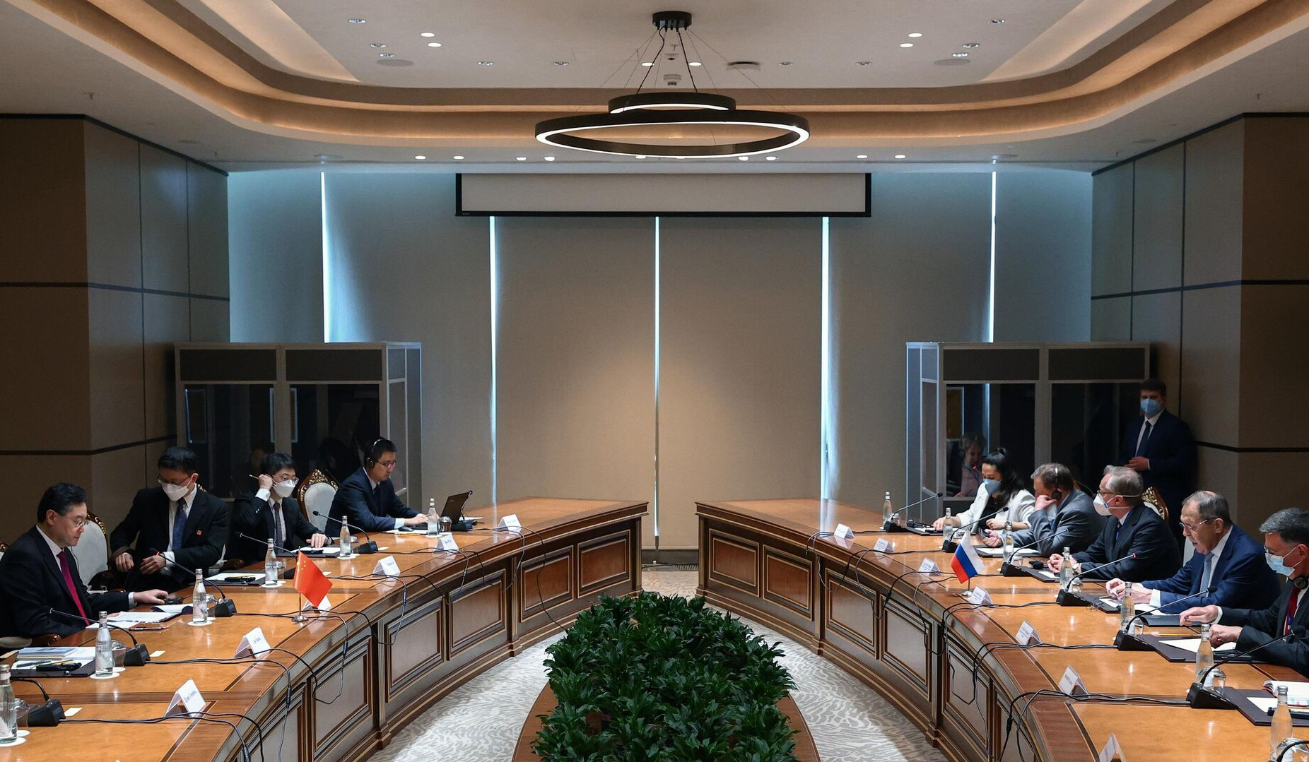 Главы МИД России и Китая встретились в Самарканде