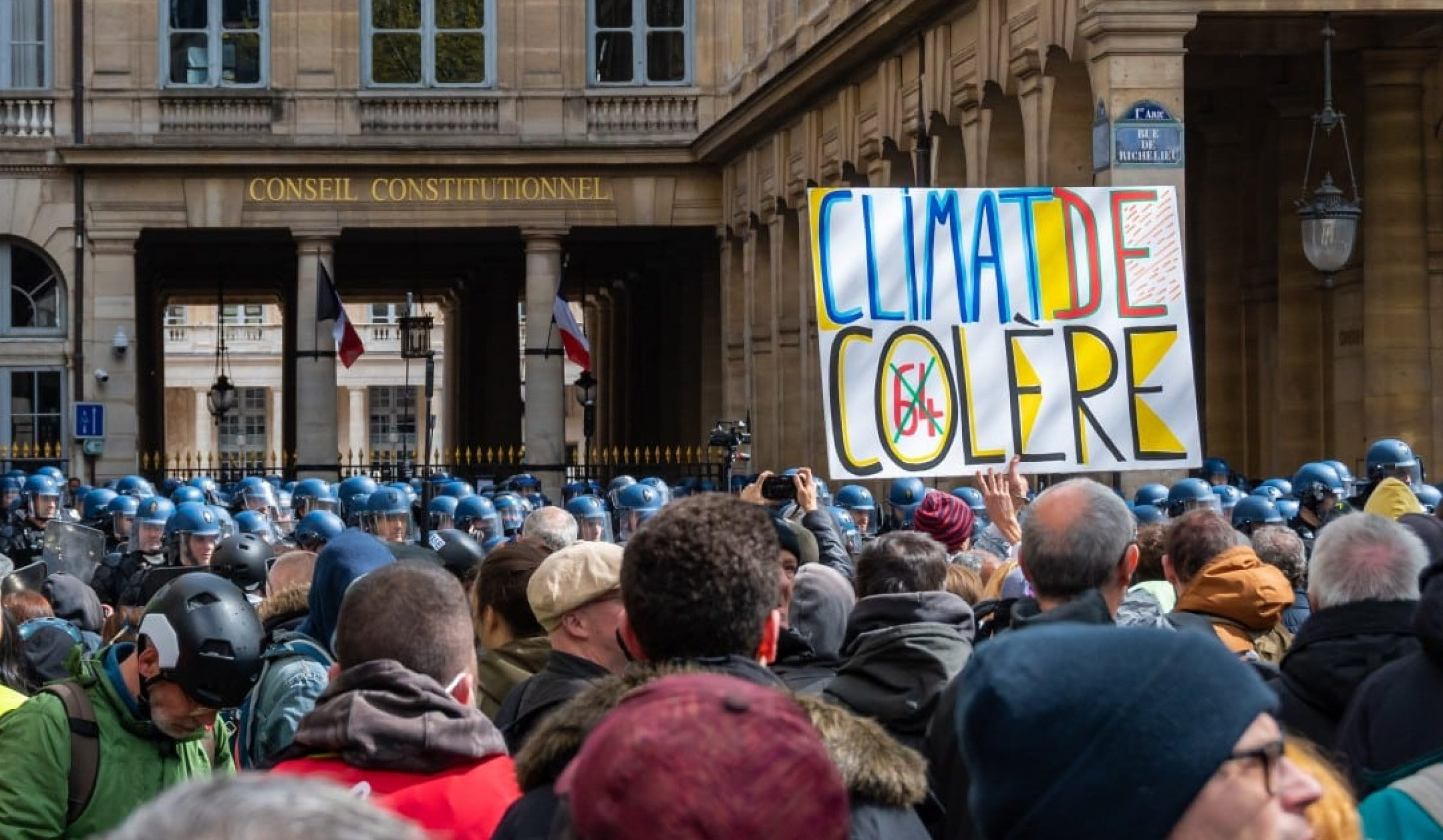 Ֆրանսիայի Սահմանադրական խորհրդի շենքի դիմաց ցուցարարների և իրավապահների միջև բախումներ են եղել