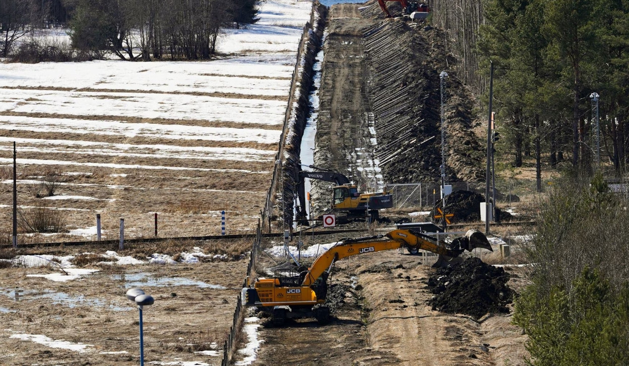 Финляндия начала строить первый участок забора на границе с Россией