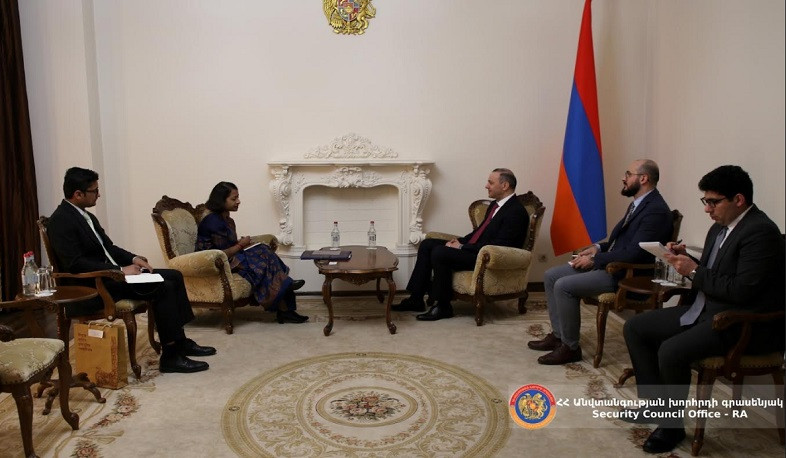 Армен Григорян принял новоназначенного посла Индии в Армении