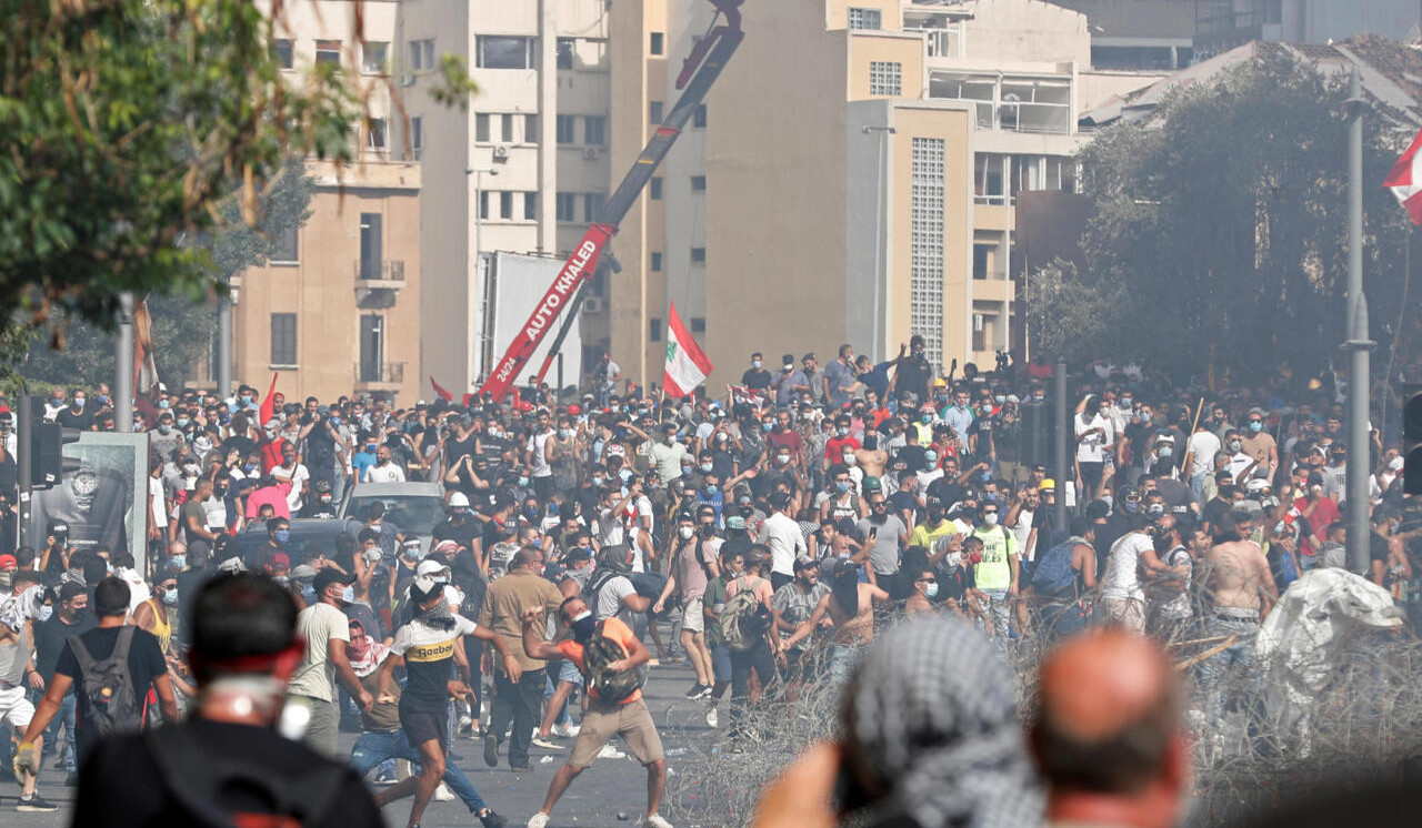 Clashes during attempt to storm Lebanese government headquarters