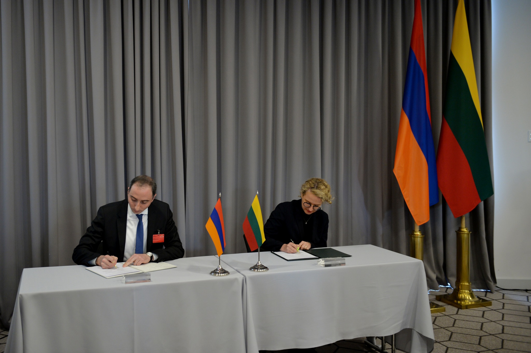 Армения литва. Литва и Армения отношения. Министерство высокотехнологичной промышленности Республики Армения.