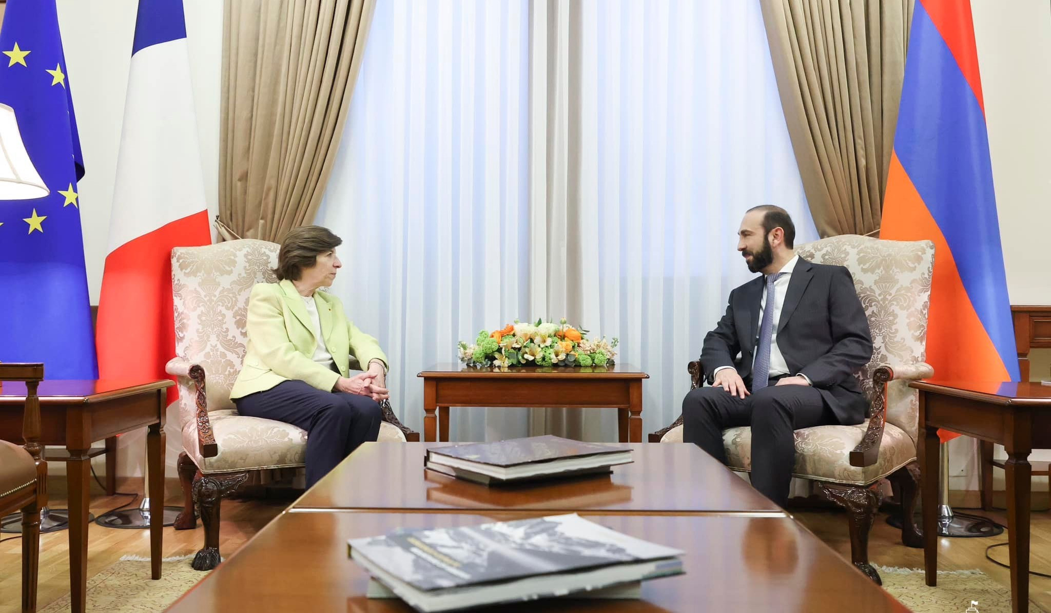 Private conversation between Foreign Ministers of Armenia and France is taking place