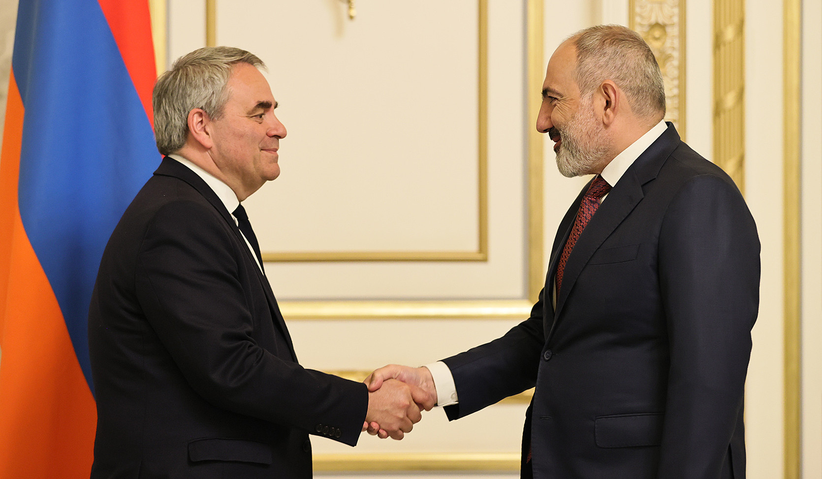 Prime Minister receives the President of the Regional Council of Hauts-de-France