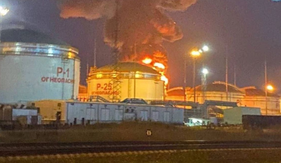 В сарае Краснодарского нефтеперерабатывающего завода вспыхнул пожар из-за БПЛА