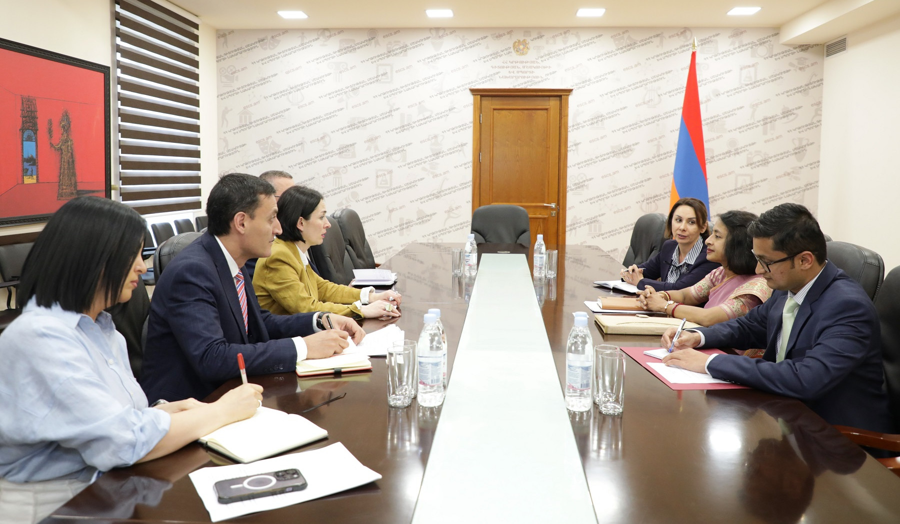 Bizim çox yaxşı əməkdaşlıq təcrübəmiz və daha böyük potensialımız var: Janna Andreasyan Hindistanın Ermənistana yeni təyin olunmuş səfirini qəbul edib