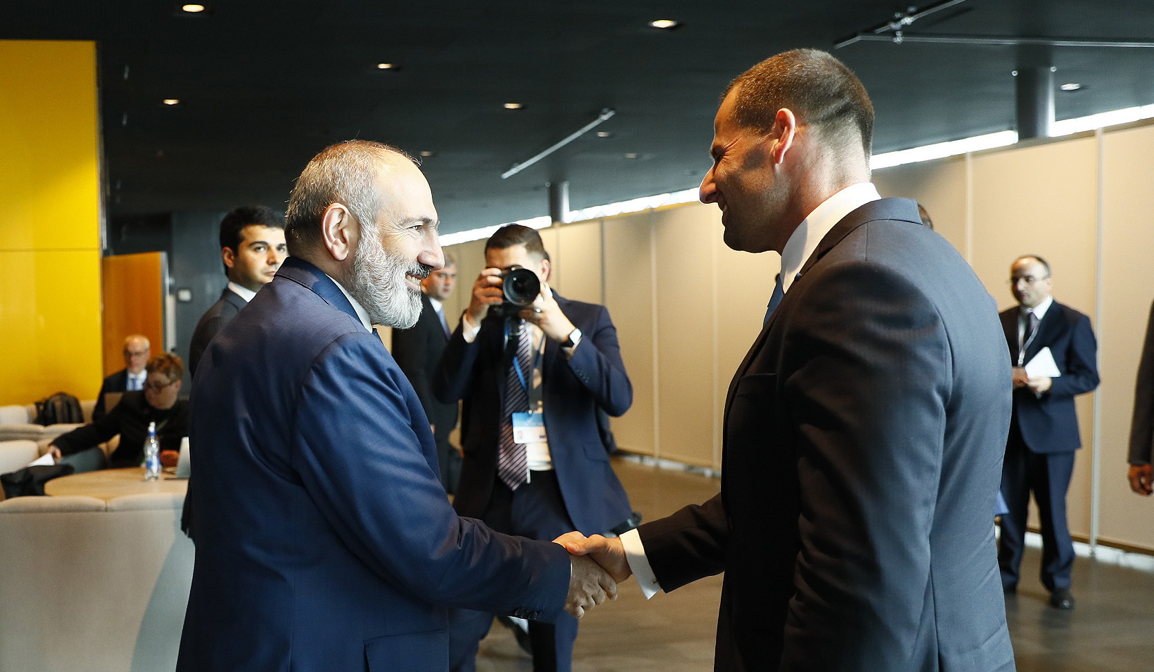 Nikol Pashinyan meets with the Prime Minister of Malta