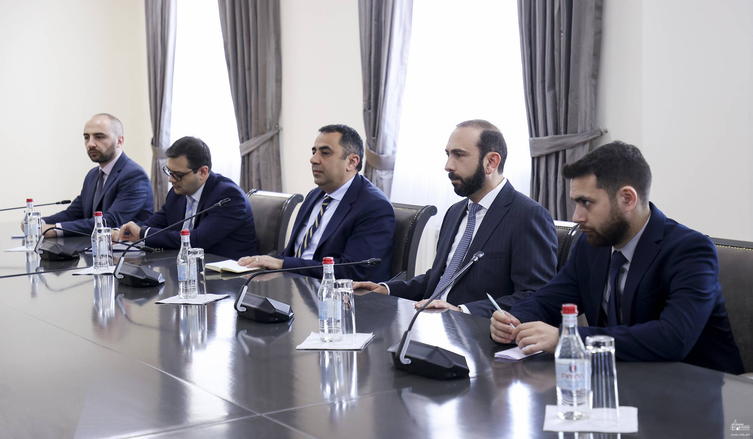 Арарат Мирзоян обсудил с Луисом Боно процесс урегулирования отношений между Арменией и Азербайджаном