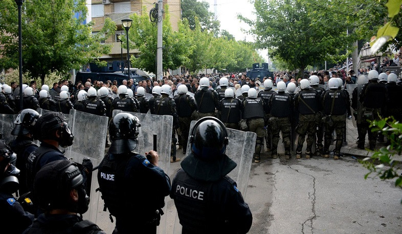 NATO soldiers clash with Serb protesters in Kosovo