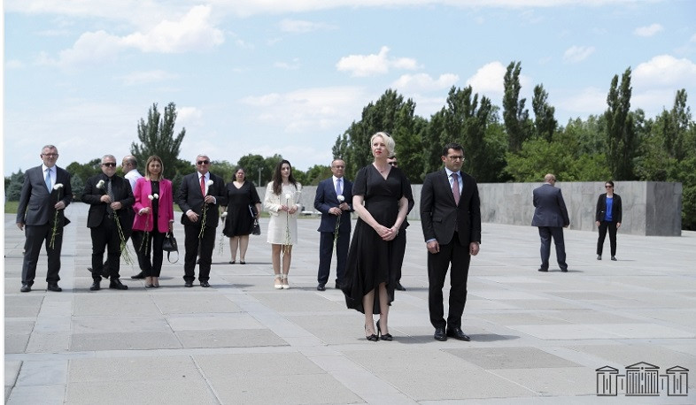 Делегация во главе с Председателем НС Словении посетили мемориал в Цицернакаберде