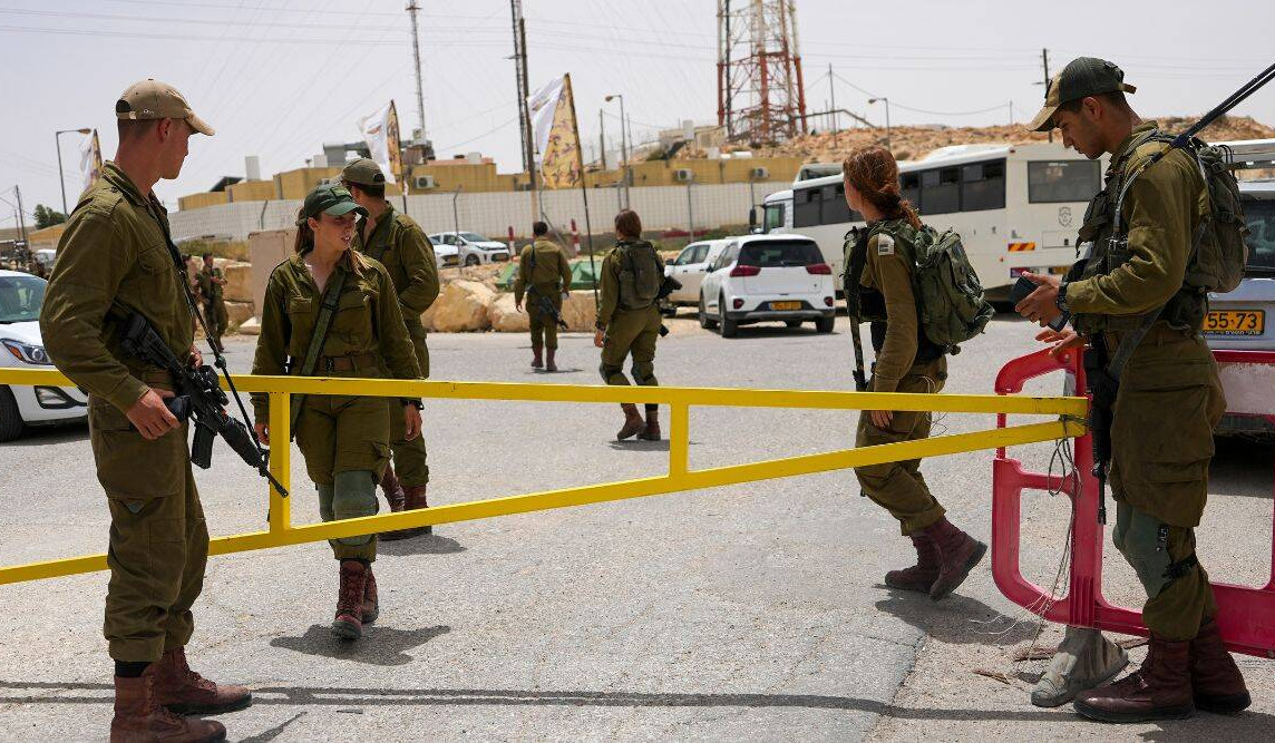 По меньшей мере четыре человека погибли в результате перестрелки на израильско - египетской границе