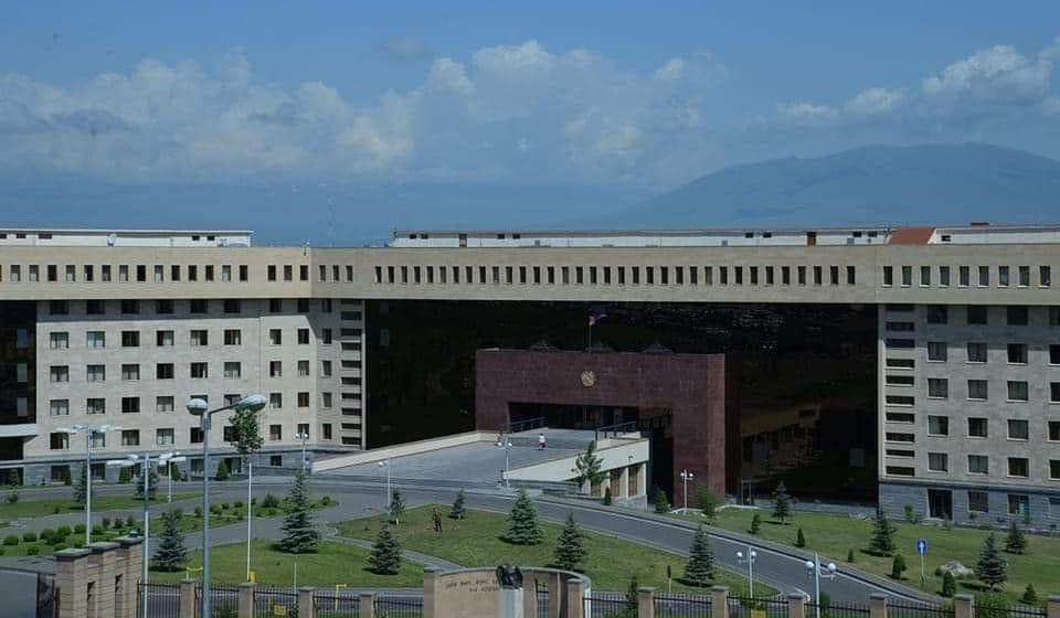 Подразделения ВС Азербайджана открыли огонь по технике, осуществляющей инженерные работы на участке Кахак: МО Армении