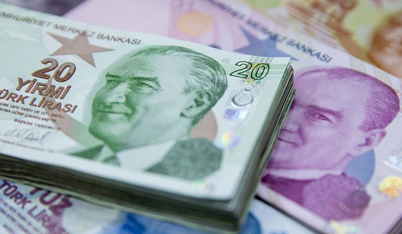 Турецкая лира показала самое большое падение с конца 2021 года