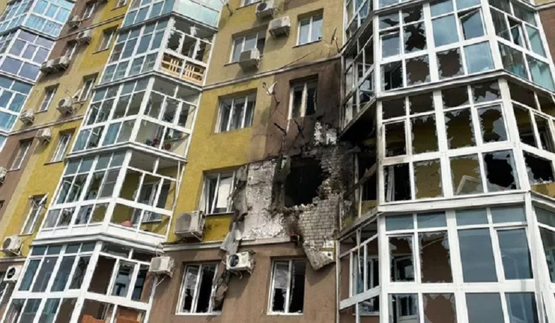 Беспилотник со взрывчаткой врезался в жилой дом на улице Белинского в Воронеже