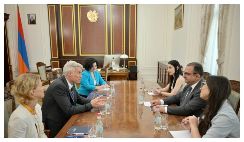 Deputy Prime Minister Tigran Khachatryan received newly appointed regional director of WB South Caucasus
