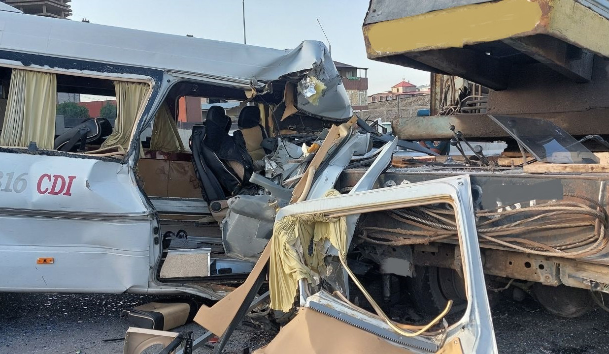 Աշտարակի խճուղում Mercedes-Benz Sprinter-ը բախվել է բեռնատարին. կան տուժածներ և արգելափակվածներ